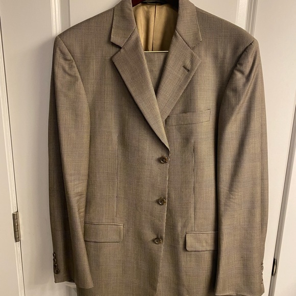Mens Burberry suite. Coat-40lg pants-34lg - Picture 6 of 12
